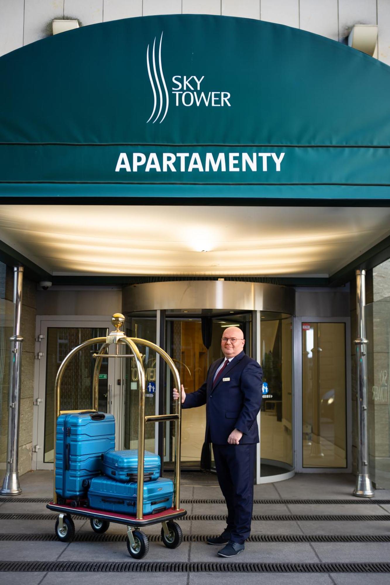 Apartamenty Sky Tower Z Jakuzzi Przy Oknie Wroclaw Dış mekan fotoğraf