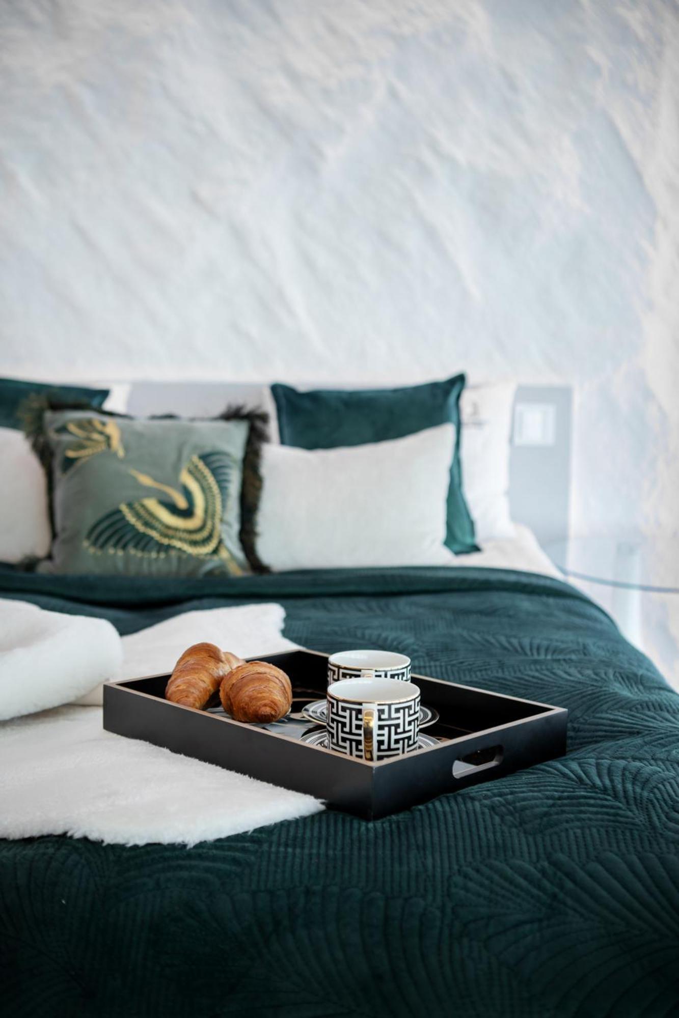 Apartamenty Sky Tower Z Jakuzzi Przy Oknie Wroclaw Dış mekan fotoğraf