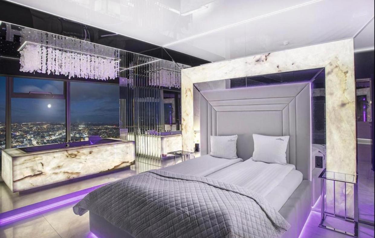Apartamenty Sky Tower Z Jakuzzi Przy Oknie Wroclaw Dış mekan fotoğraf
