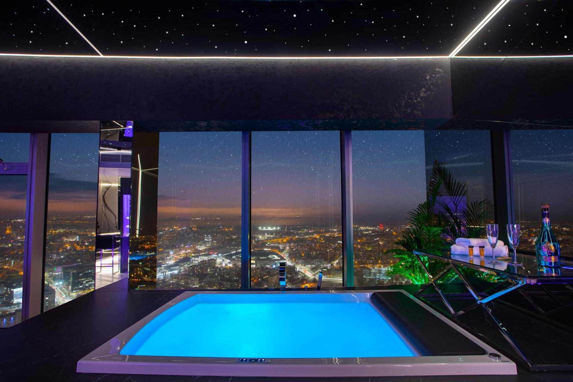 Apartamenty Sky Tower Z Jakuzzi Przy Oknie Wroclaw Dış mekan fotoğraf