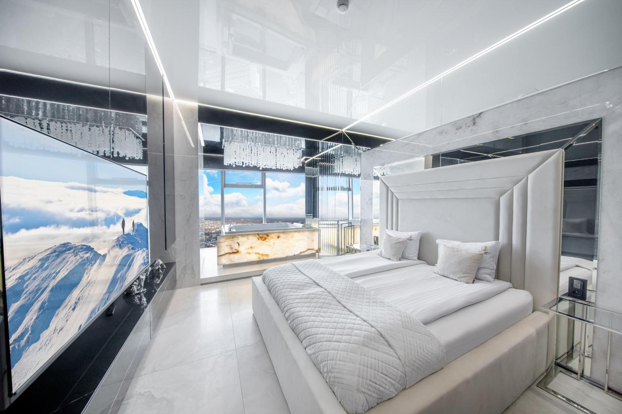 Apartamenty Sky Tower Z Jakuzzi Przy Oknie Wroclaw Dış mekan fotoğraf